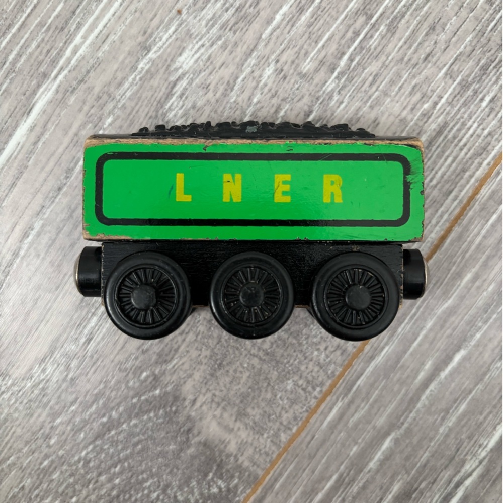 Wooden Flying Scotsman with One Tender - Picture 10 of 14